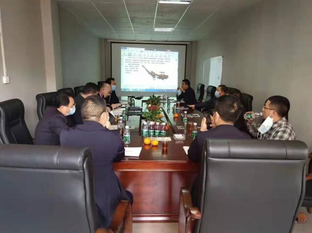 亞舟重工總經(jīng)理進(jìn)行產(chǎn)品及相關(guān)技術(shù)介紹 亞舟重工總經(jīng)理進(jìn)行產(chǎn)品及相關(guān)技術(shù)介紹