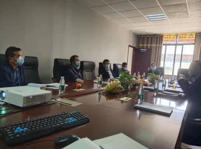 亞舟重工總經(jīng)理進(jìn)行產(chǎn)品及相關(guān)技術(shù)介紹 亞舟重工總經(jīng)理進(jìn)行產(chǎn)品及相關(guān)技術(shù)介紹